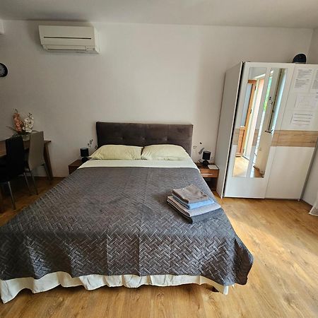 Apartmani Barbara เบรอเซส ภายนอก รูปภาพ