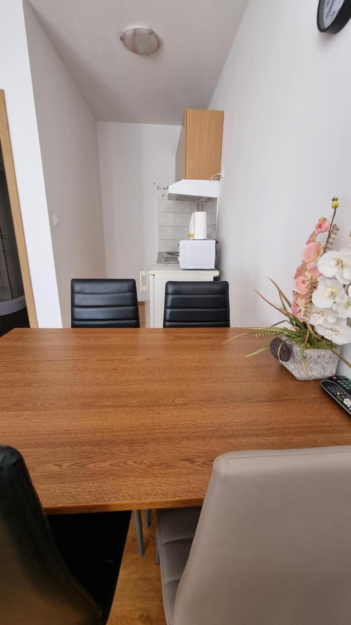 Apartmani Barbara เบรอเซส ภายนอก รูปภาพ