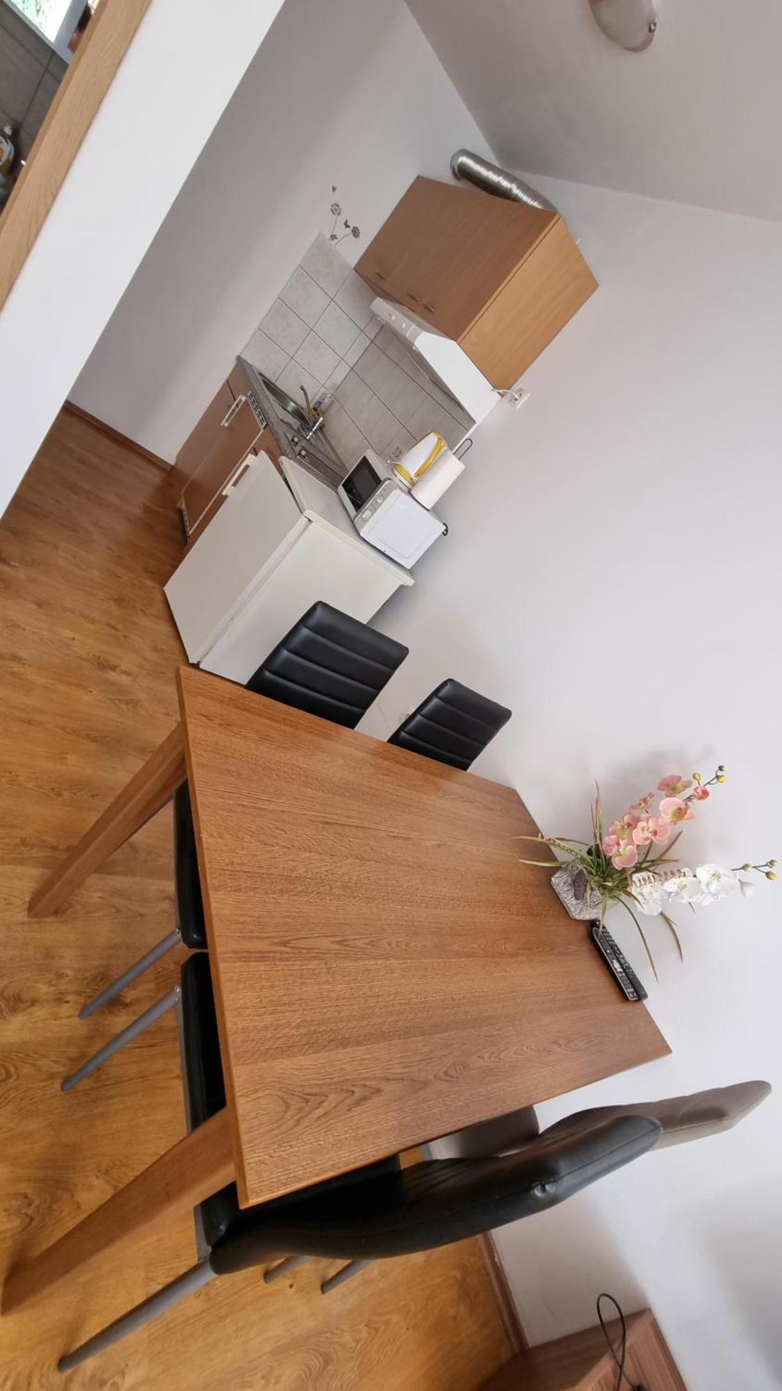 Apartmani Barbara เบรอเซส ภายนอก รูปภาพ