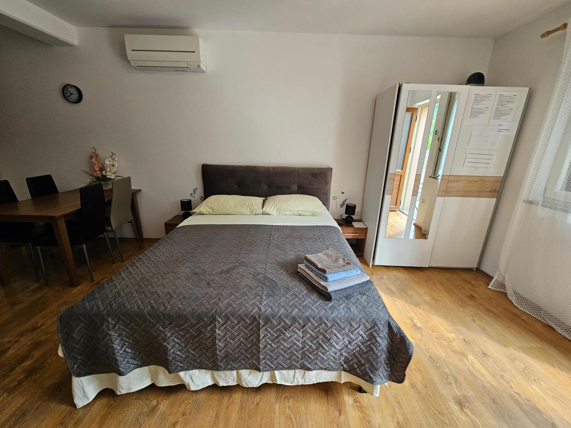 Apartmani Barbara เบรอเซส ภายนอก รูปภาพ