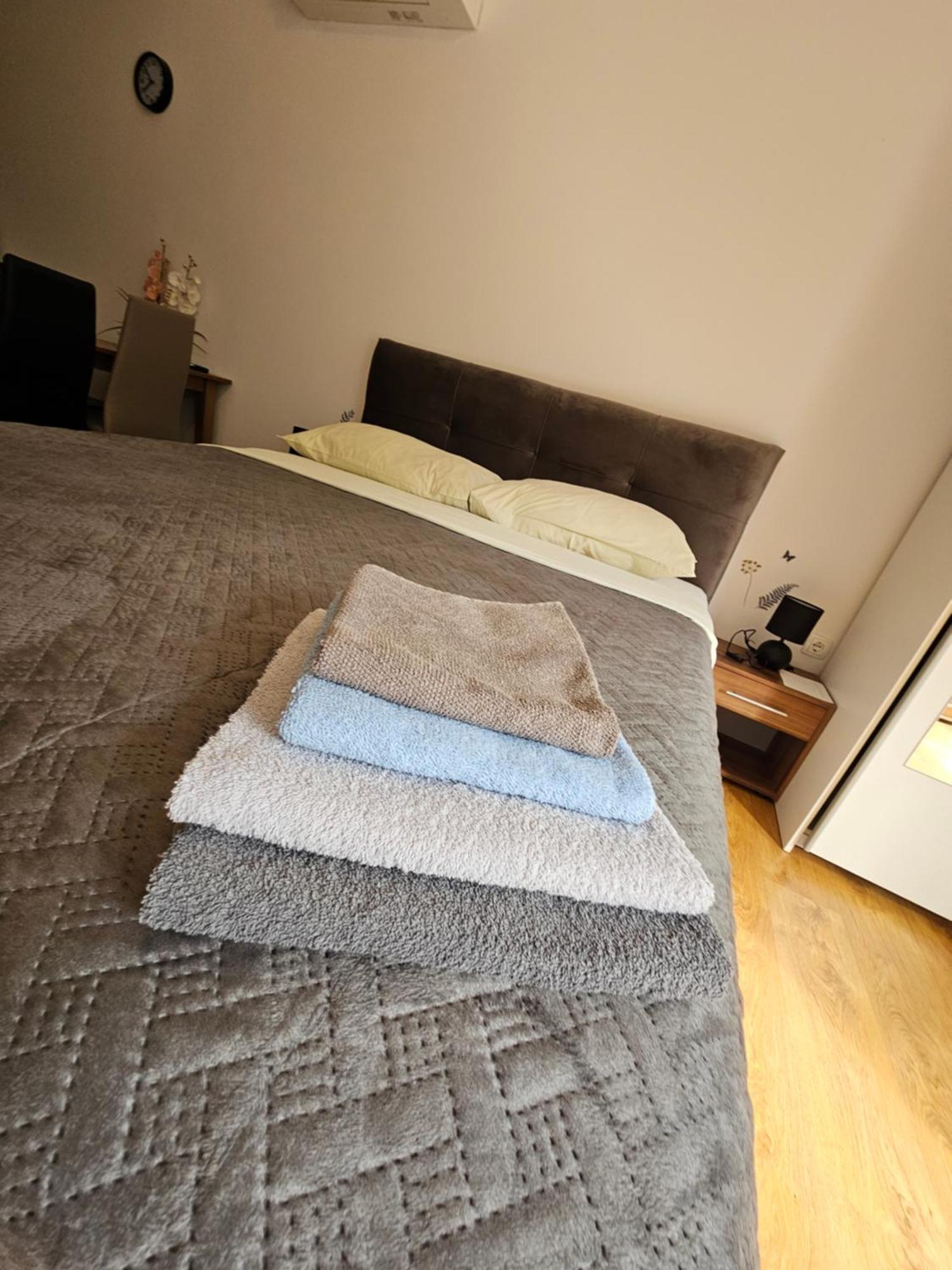 Apartmani Barbara เบรอเซส ภายนอก รูปภาพ