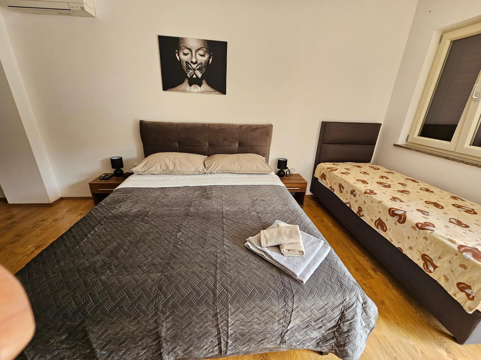 Apartmani Barbara เบรอเซส ภายนอก รูปภาพ